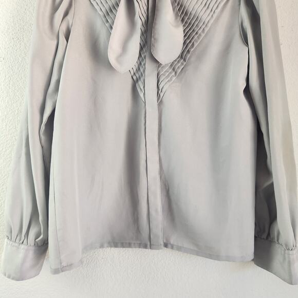 Vintage Carry Back Blouse in Gray Size 3/4 Neck Tie Pleated Long Sleeve Button - Picture 3 of 9